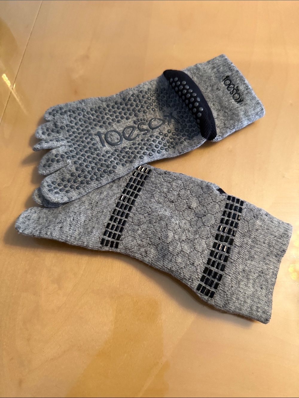 toesox Gray Non-Slip Five-Toe Grip Socks